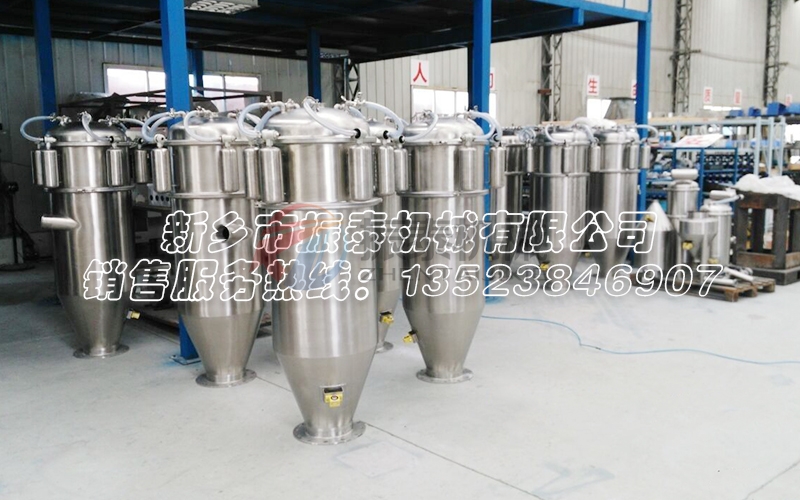氣動與電動真空上料機：運行成本、能效及行業(yè)應(yīng)用全解析